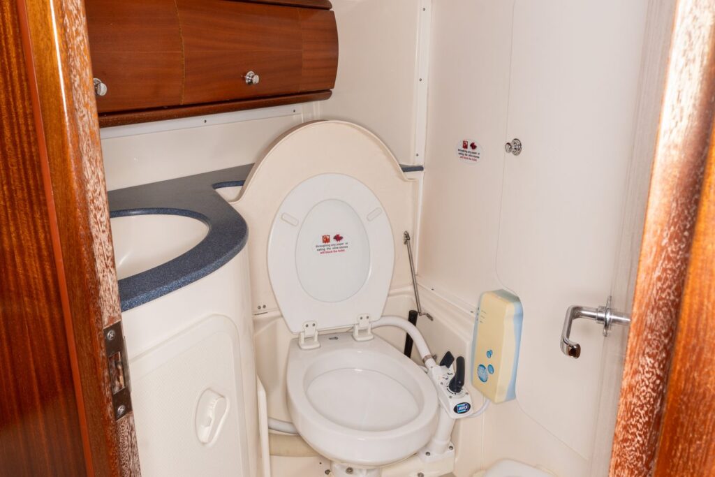 The bathroom aboard Yacht Pipit, with sink, hot water and shower